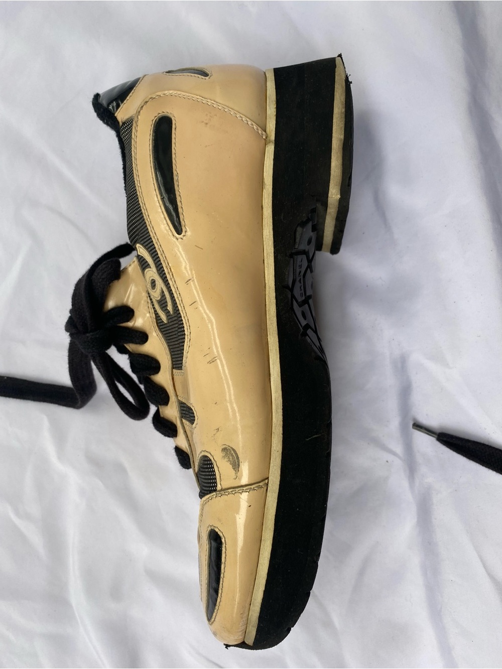 Vintage Chanel CC logo sneakers paten leather womens size 9 lace front FLAWS - Picture 6 of 16
